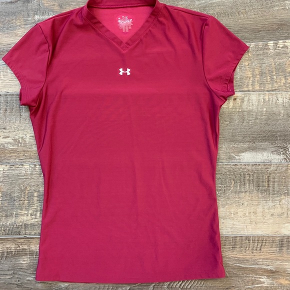 Under Armour Tops - 🌻3/20 Under Armour Athletic shirt